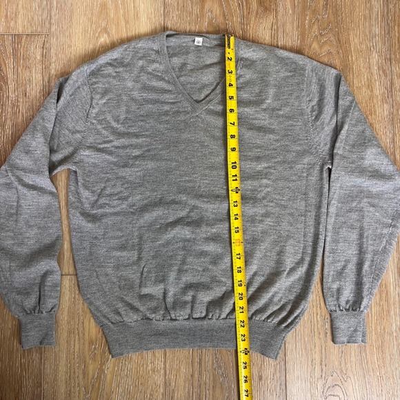 UNIQLO Pure New Wool V Neck Sweater Grey Long Sleeve Size M - Picture 5 of 7